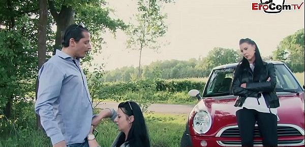  Deutsche Notgeile Milf flirttet mit Mann nach Autounfall